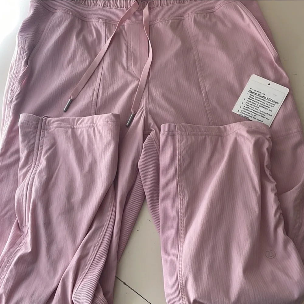 Lululemon Dance Studio Pant Crop Pink Haze Size 6 New - Picture 6 of 6